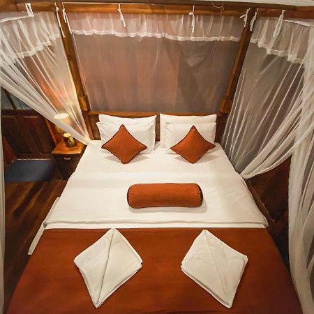 Hotel Levon Элла Экстерьер фото